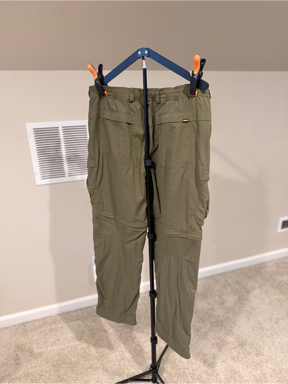 REI Sahara Men’s Cargo Pants in Shaded Olive Green - Picture 6 of 7